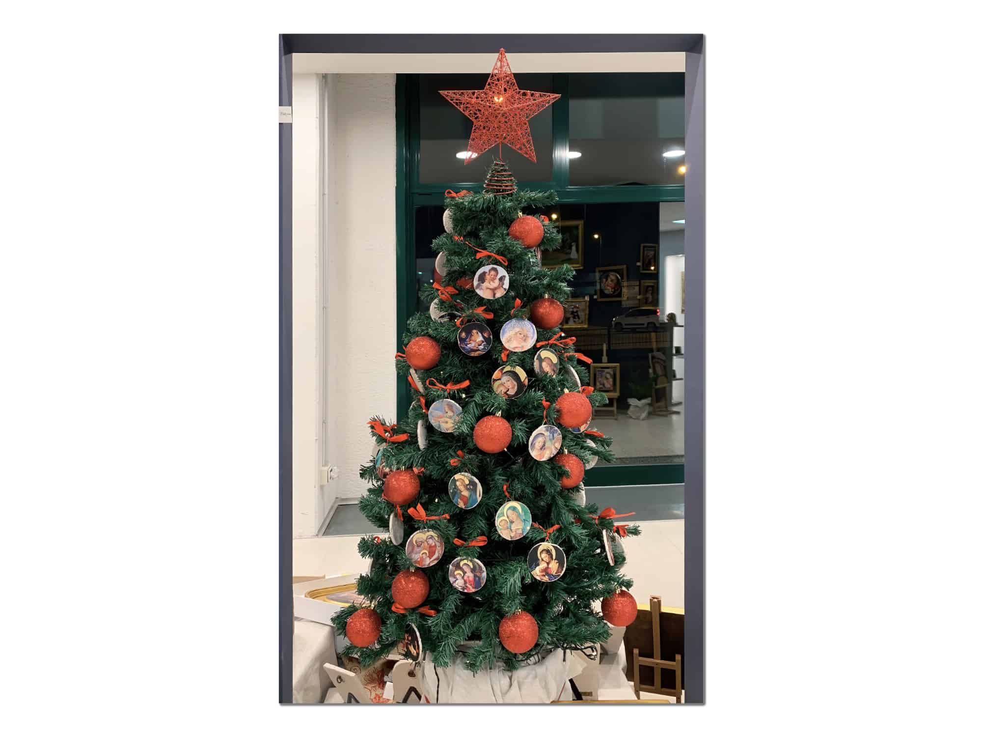 Albero e affreschi Albero di Natale e affreschi